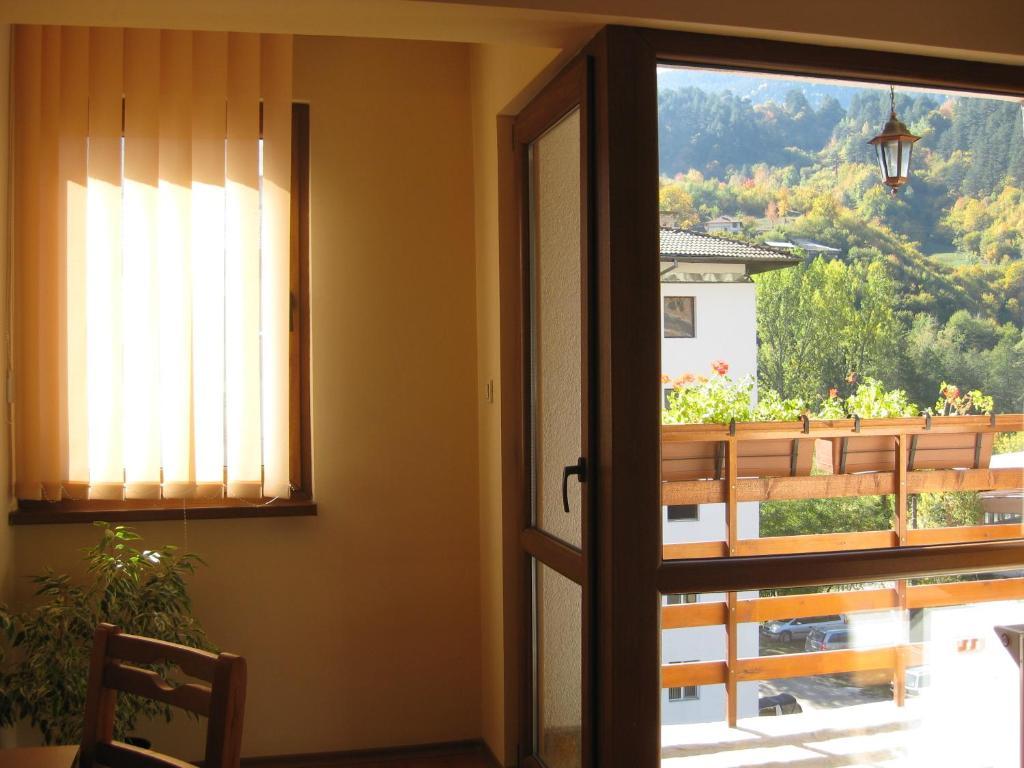 Family Hotel Veronika 데빈 외부 사진