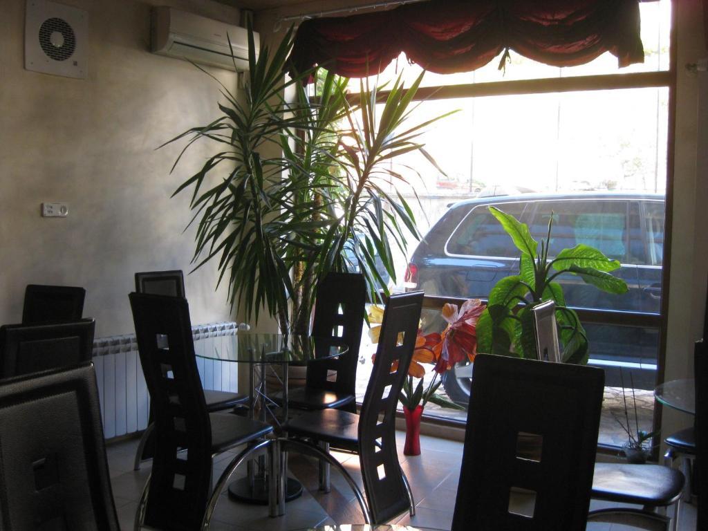 Family Hotel Veronika 데빈 외부 사진